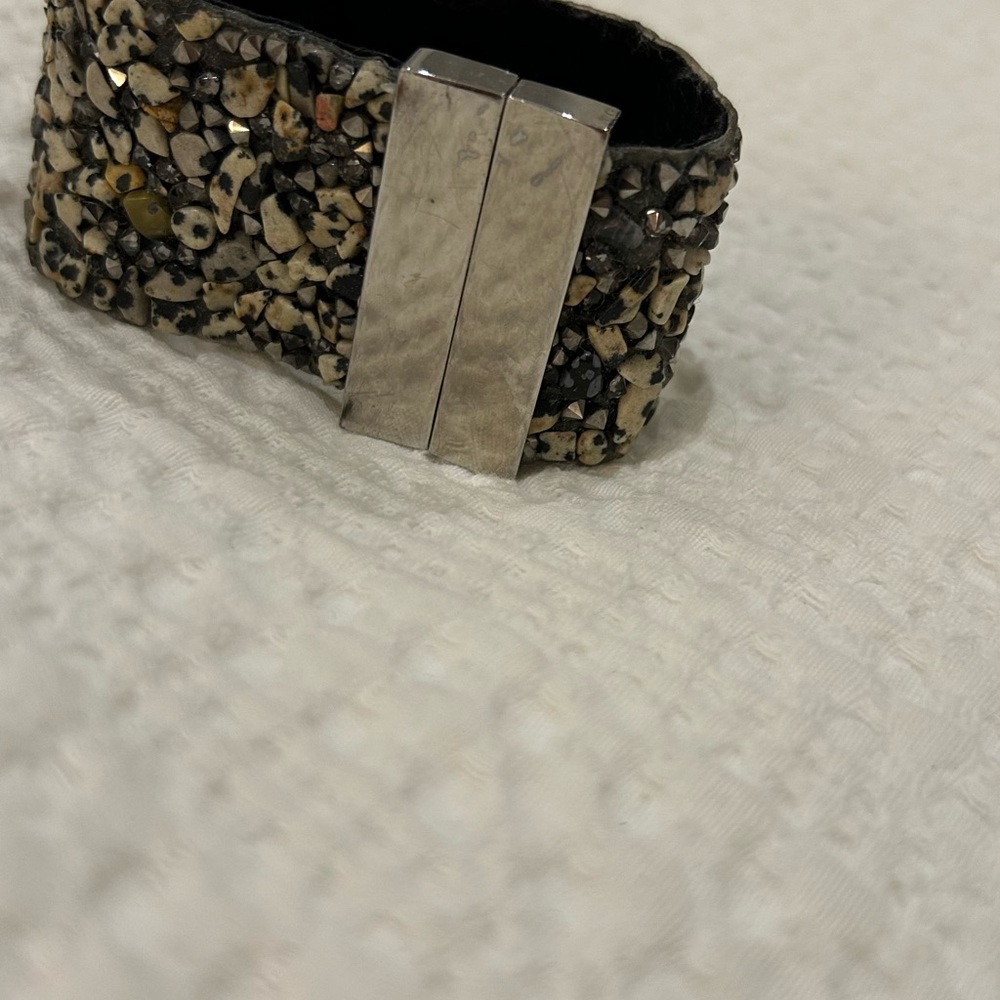 Chic Beaded Bracelet with Metallic magnetic  Clasp